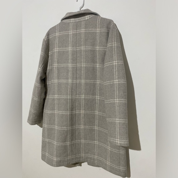 Women’s Levi Gray Plaid Coat - Picture 7 of 9